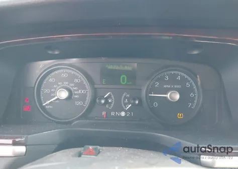 2008 Lincoln Town Car Executive z USA, uszkodzony, nr VIN 2L1FM88W28X658466